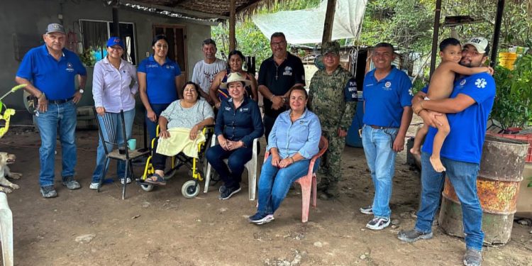 COORDINA AYUNTAMIENTO DE MULEGÉ ACCIONES DE REHABILITACIÓN DE ACCESOS Y APOYO A FAMILIAS EN SAN IGNACIO