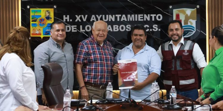 ENTREGA EL GOBIERNO DE BCS TÍTULOS DE PROPIEDAD Y PENSIONES HUMANITARIAS EN LOS CABOS