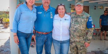 CELINA RAMÍREZ ENCABEZA ENTREGA DE APOYOS CASA POR CASA EN SAN IGNACIO
