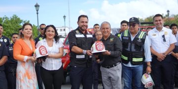 ABANDERA CHRISTIAN AGÚNDEZ SALIDA DE BRIGADAS PARA AYUDA HUMANITARIA EN APOYO A FAMILIAS DAMNIFICADAS EN MULEGÉ