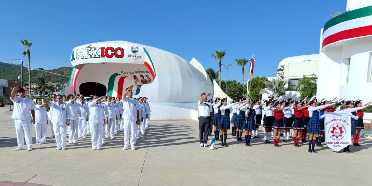 CEREMONIA CÍVICA EN CABO SAN LUCAS DESTACA PARTICIPACION ESCOLAR Y LOGROS EN JORNADA DE LIMPIEZA