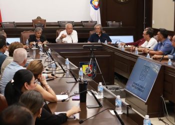 GOBERNADOR VÍCTOR CASTRO COSÍO LLAMA A  FORTALECER LA EDUCACIÓN CON SENTIDO HUMANO