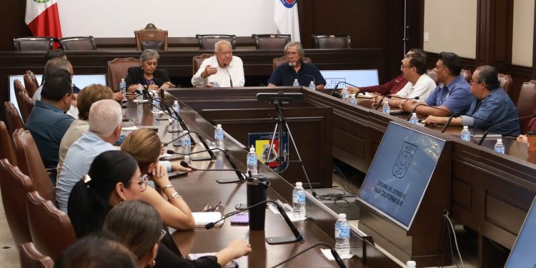 GOBERNADOR VÍCTOR CASTRO COSÍO LLAMA A FORTALECER LA EDUCACIÓN CON SENTIDO HUMANO