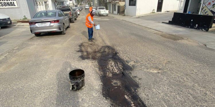 REFUERZA AYUNTAMIENTO DE LOS CABOS ACCIONES DE DESAZOLVE DE VIALIDADES, LIMPIEZA Y REHABILITACIÓN EN COLONIAS