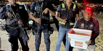 SEGURIDAD PÚBLICA DE LOS CABOS LOGRA DETENCIÓN A DOS MASCULINOS POR PRESUNTO ROBO A LUGAR CERRADO