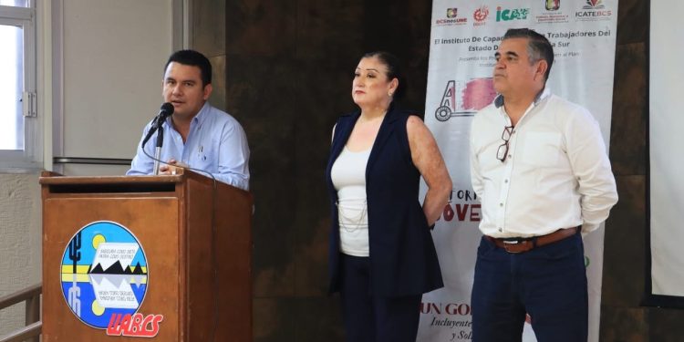 UABCS E ICATEBCS IMPULSAN EL DESARROLLO ESTUDIANTIL CON LA CONFERENCIA “IMPULSA TU FUTURO”