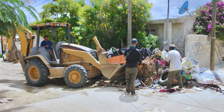 REALIZA SERVICIOS PÚBLICOS LIMPIEZA Y RETIRO DE CACHARROS EN CABO SAN LUCAS