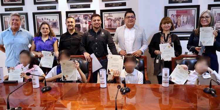 RECONOCE AYUNTAMIENTO DE LOS CABOS A ESTUDIANTES DESTACADOS EN “ MISION CONOCIMIENTO 2025”