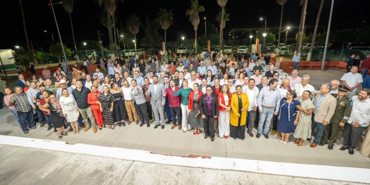 RINDE CONGRESO DE BCS HOMENAJE A FAMILIAS COLONIZADORAS DE CIUDAD INSURGENTES
