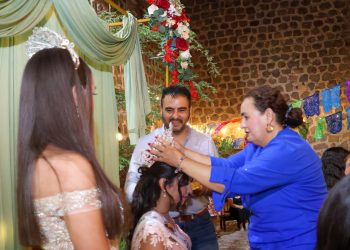 CELINA RAMÍREZ ENCABEZA CORONACIÓN EN FIESTAS PATRONALES DE HEROICA MULEGÉ