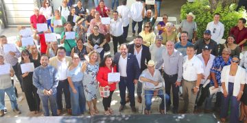ENCABEZA CHRISTIAN AGÚNDEZ ENTREGA DE 40 APOYOS ECONÓMICOS AL SECTOR PRODUCTIVO DE LOS CABOS