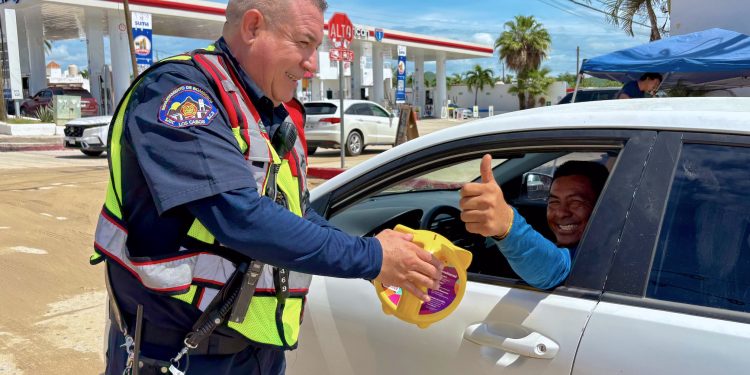 BOMBEROS DE SAN JOSÉ DEL CABO SE SUMAN AL BOTEO TELETÓN 2025