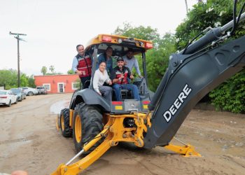 GOBIERNO DE LOS CABOS DIO EL BANDERAZO DE INICIO  DE OBRAS DE PAVIMENTACIÓN EN MIRAFLORES
