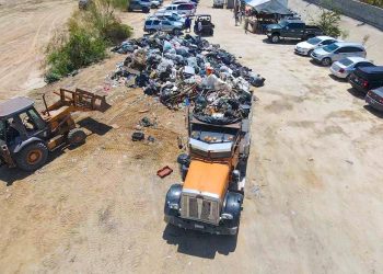 RETIRAN 110 TONELADAS DE BASURA EN LA PLAYA 8 CASCADAS
