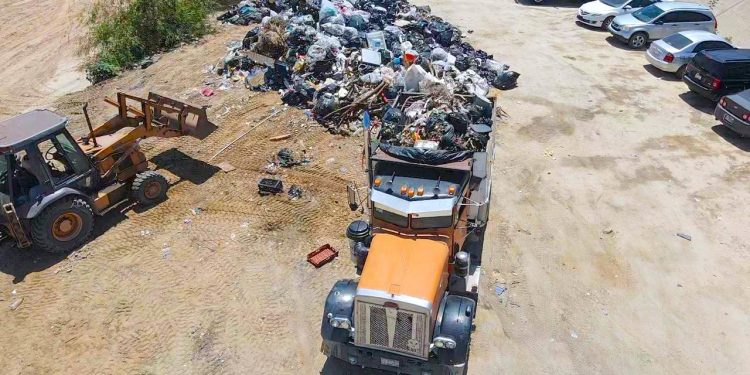 RETIRAN 110 TONELADAS DE BASURA EN LA PLAYA 8 CASCADAS