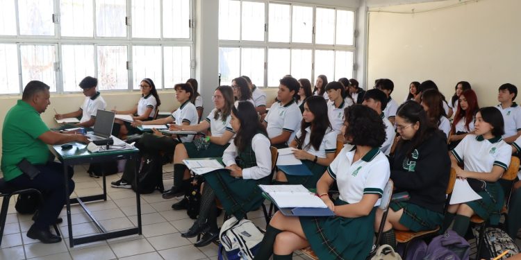 RECONOCE CASTRO COSIÓ EL TRABAJO DEL ICATEBCS EN BENEFICIO DE LA POBLACIÓN SUDCALIFORNIANA