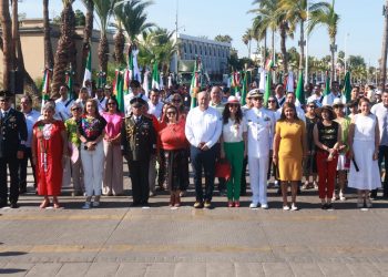 GOBERNADOR VÍCTOR CASTRO ENCABEZA EL DESFILE CIVICO-MILITAR DEL 16 DE SEPTIEMBRE