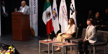 GOBERNADOR VÍCTOR CASTRO RECONOCE 50 AÑOS DE APORTACIÓN CIENTÍFICA DEL CIBNOR