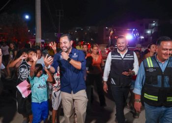    “SENDEROS SEGUROS”: SE ILUMINA LA COLONIA LÓPEZ OBRADOR CON 1 KM DE ALUMBRADO SOLAR