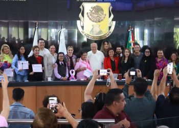 GOBERNADOR VCC Y CONGRESO RECONOCEN A MARTHA CANDELARIA REYES BECERRIL CON LA MEDALLA “ MARÍA DIONISIA VILLARINO ESPINOZA”
