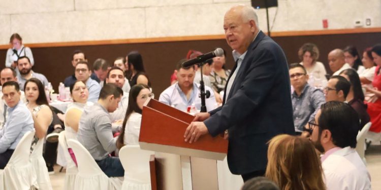 RESALTA CASTRO COSIÓ LA CONTRIBUCIÓN DE MÉDICAS Y MÉDICOS AL FORTALECIMIENTO DEL SISTEMA DE SALUD EN BCS