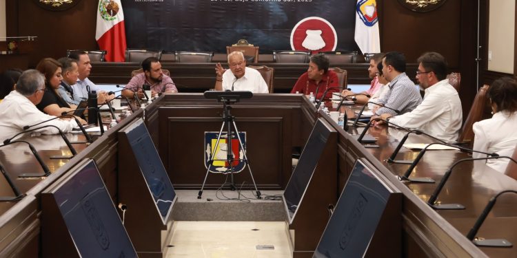 GOBERNADOR VCC Y TITULAR DE CONAVI REVISAN AVANCES DEL PROGRAMA NACIONAL DE VIVIENDA EN BCS