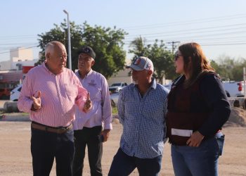 SUPERVISA GOBERNADOR VÍCTOR CASTRO OBRAS DE PAVIMENTACIÓN EN LA CALLE LORETO EN LA PAZ