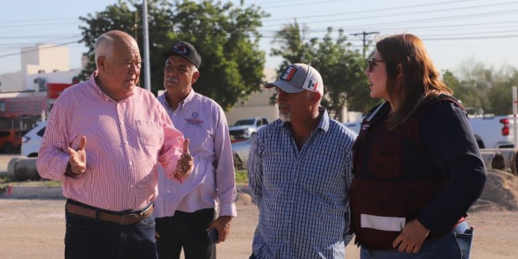 SUPERVISA GOBERNADOR VÍCTOR CASTRO OBRAS DE PAVIMENTACIÓN EN LA CALLE LORETO EN LA PAZ