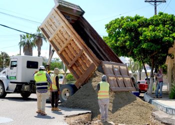       REHABILITA AYUNTAMIENTO DE LOS CABOS CALLE PASEO DE LOS MARINOS EN LA COLONIA EL CHAMIZAL A TRAVÉS DEL PROGRAMA “CAZA BACHES”