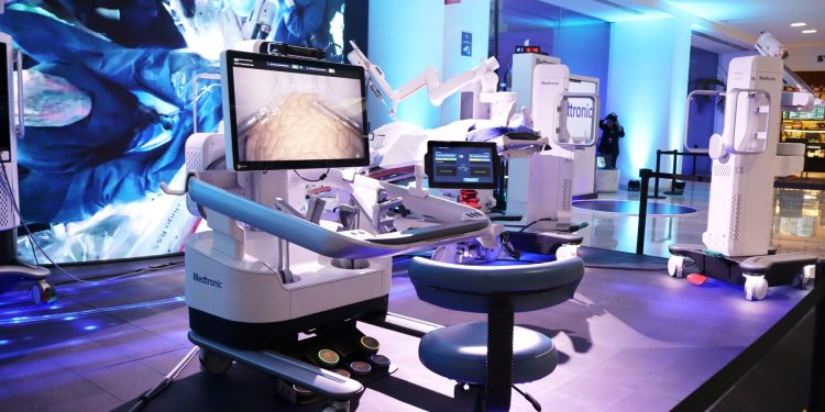 PRESENTAN EL PRIMER ROBOT QUIRÚRGICO DE MEDTRONIC EN MÉXICO