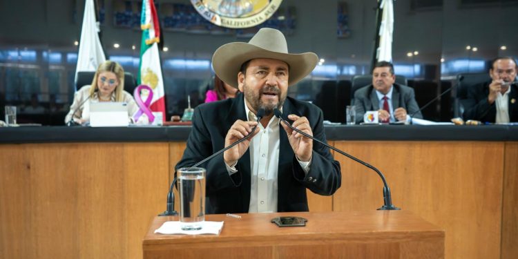 MODIFICAN DECRETO DE LA MEDALLA ROSAURA ZAPATA PARA RECONOCER TAMBIÉN A PERSONAL ADMINISTRATIVO Y DE APOYO