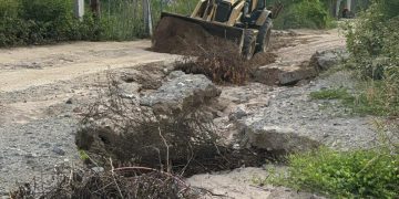 MANTIENE SERVICIOS PÚBLICOS DE LOS CABOS TRABAJOS PERMANENTEMENTES DE NIVELACIÓN DE CAMINOS VECINALES