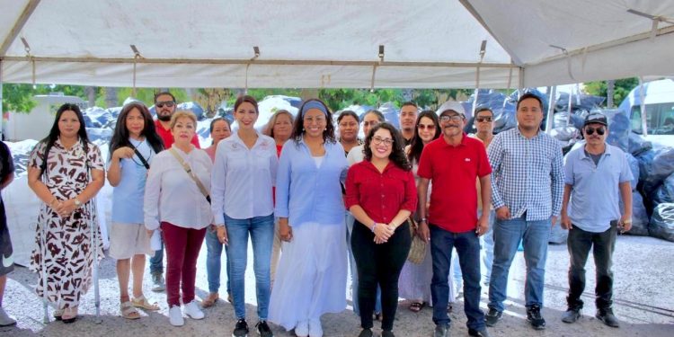 DELEGACIÓN DE CSL ENTREGÓ TRES TONELADAS DE PET AL DIF LOS CABOS