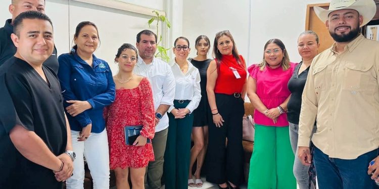 AYUNTAMIENTO DE LOS CABOS IMPULSA ACTIVIDADES DE PREVENCIÓN CONTRA EL CÁNCER DE MAMA : MES ROSA