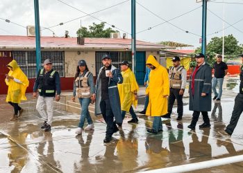 ALCALDE DE LOS CABOS Y DELEGADA MUNICIPAL SUPERVISAN CONDICIONES DE REFUGIOS TEMPORALES EN CABO SAN LUCAS
