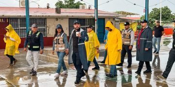 ALCALDE DE LOS CABOS Y DELEGADA MUNICIPAL SUPERVISAN CONDICIONES DE REFUGIOS TEMPORALES EN CABO SAN LUCAS