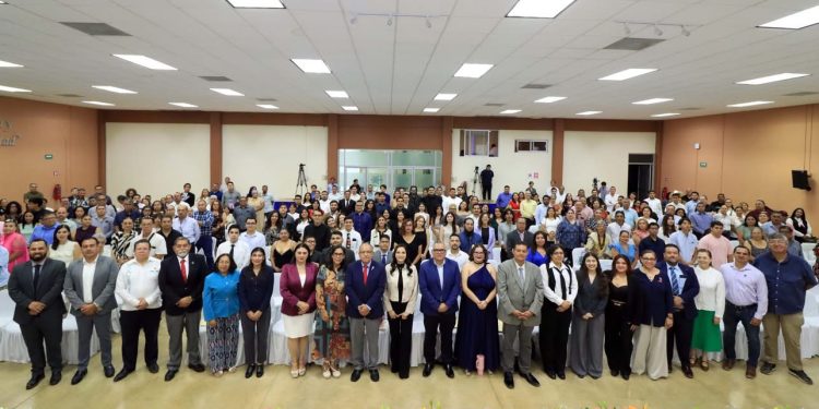 190 EGRESADAS Y EGRESADOS DE LA UABCS RECIBEN SUS TÍTULOS PROFESIONALES Y GRADOS ACADÉMICOS