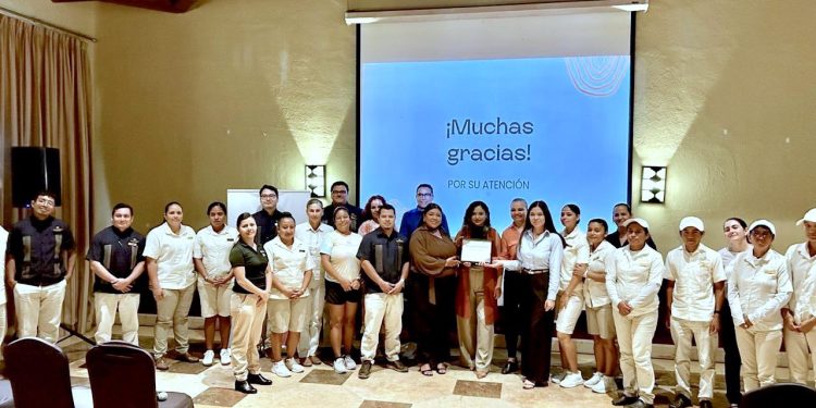 REALIZAN PRIMERA ENTREGA DEL PROGRAMA “ TARJETA JOVEN “ EN CABO SAN LUCAS