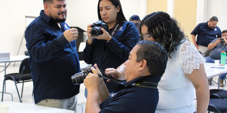 RECIBEN CAPACITACIÓN EN FOTOGRAFÍA FORENSE AVANZADA PERITOS DE LA PGJE PARA FORTALECER INVESTIGACIONES