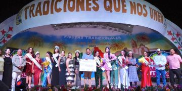 DAMARIS GAYNOR REYNA DE LAS FIESTAS TRADICIONALES DE CABO SAN LUCAS 2025