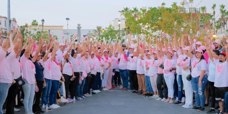 REALIZAN “ CAMINATA ROSA” PARA PROMOVER LA DETECCIÓN TEMPRANA DEL CÁNCER DE MAMA EN LOS CABOS