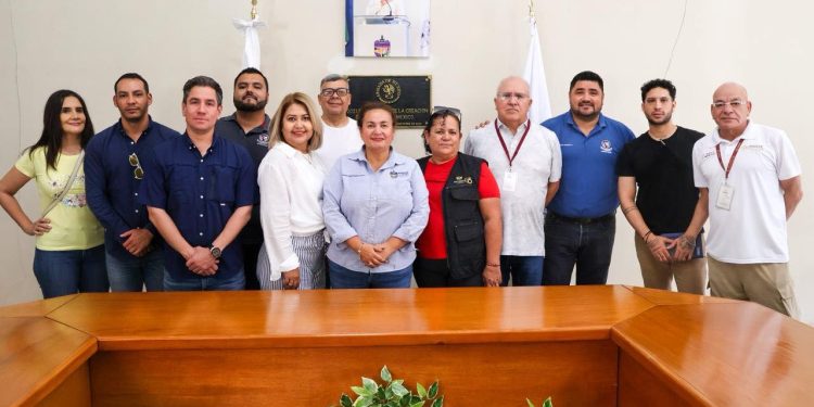 CELINA RAMÍREZ CELEBRA LA INSTALACIÓN DEL MÓDULO ITINERANTE DE ATENCIÓN DEL ISSSTE EN MULEGÉ