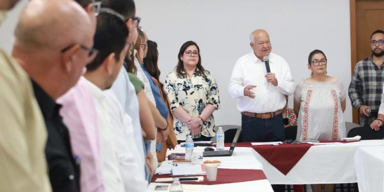 VÍCTOR CASTRO SE REÚNE CON AUTORIDADES INVOLUCRADAS EN LA ESTRATEGIA “ÉCHALE MONTÓN”; RECONOCE RESULTADOS EN COMUNIDADES DE BCS