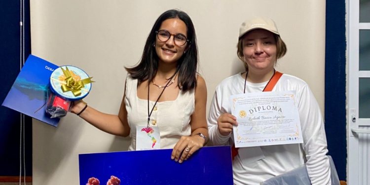 ESTUDIANTES DE LA UABCS DESTACAN EN CONGRESOS MEXICANO Y LATINOAMERICANO DE ARRECIFES CORALINOS