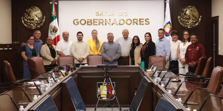 SE REÚNE GOBERNADOR VÍCTOR CASTRO COSÍO CON  DIPUTADOS LOCALES Y EL CABILDO DE COMONDÚ