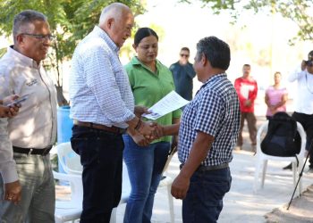 GOBERNADOR VCC RESPALDA A PRODUCTORES LECHEROS DE COMONDÚ CON ENTREGA DE APOYOS