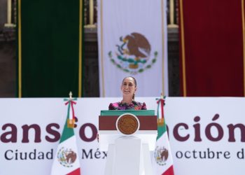 ACOMPAÑA EL GOBERNADOR VÍCTOR CASTRO A LA PRESIDENTA CLAUDIA SHEINBAUM EN LA PRESENTACIÓN DE SU PRIMER INFORME