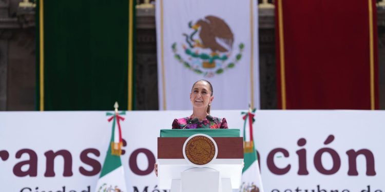 ACOMPAÑA EL GOBERNADOR VÍCTOR CASTRO A LA PRESIDENTA CLAUDIA SHEINBAUM EN LA PRESENTACIÓN DE SU PRIMER INFORME