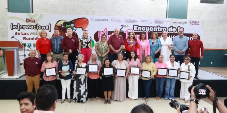 MUJERES RURALES, PILAR DEL DESARROLLO DE BAJA CALIFORNIA SUR : VÍCTOR CASTRO