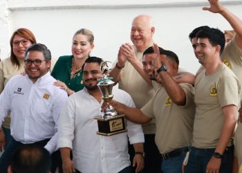 ENCABEZA GOBERNADOR VÍCTOR CASTRO LA CELEBRACIÓN DEL 92 ANIVERSARIO DE LA JEC